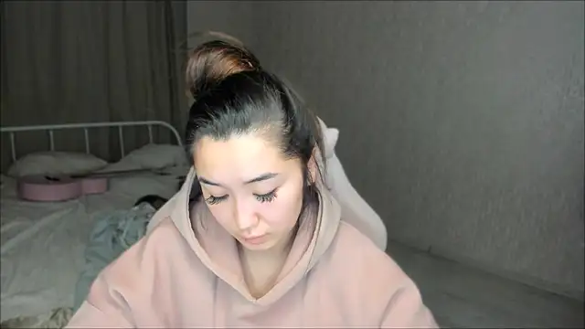 yourbabysakuraa's cam snapshot