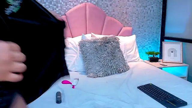 ValeriaMonet's cam snapshot