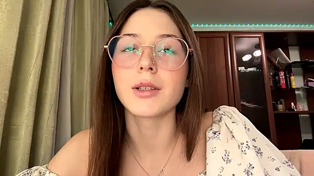 Adel_strongwoman's cam snapshot