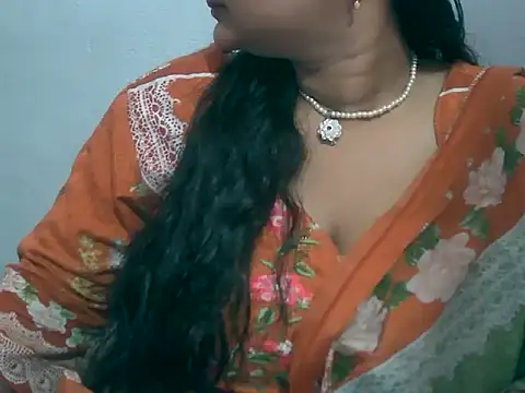 Saniya_K's cam snapshot