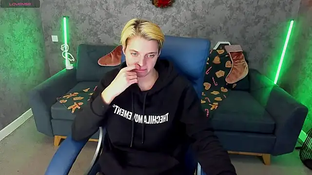 RoxyFlamee's cam snapshot