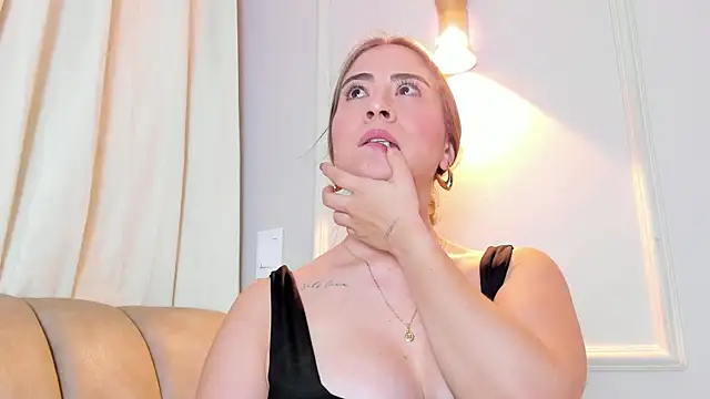 Lia_walton's cam snapshot