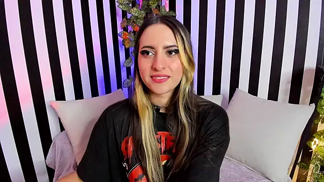 liz_goth's cam snapshot