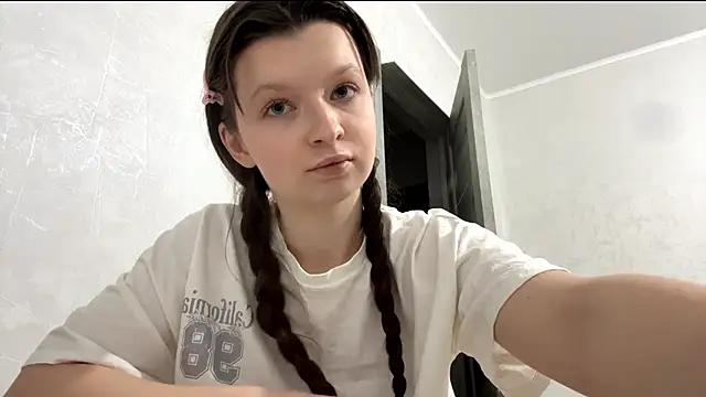 EllieBerrie's cam snapshot