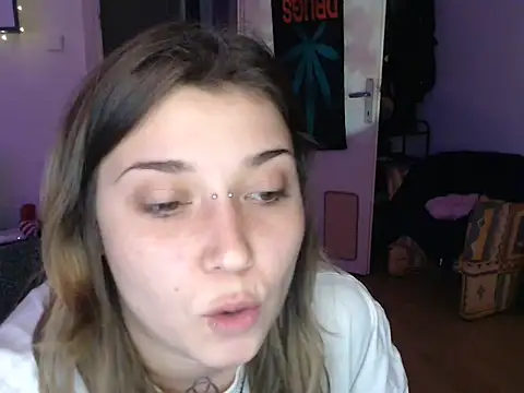 AlienforTwenty's cam snapshot