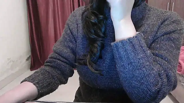 ANANYA-TIWARI's cam snapshot