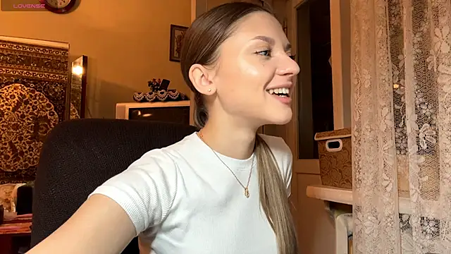 EnergeticMona's cam snapshot