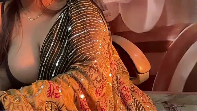 sareeQueen's cam snapshot