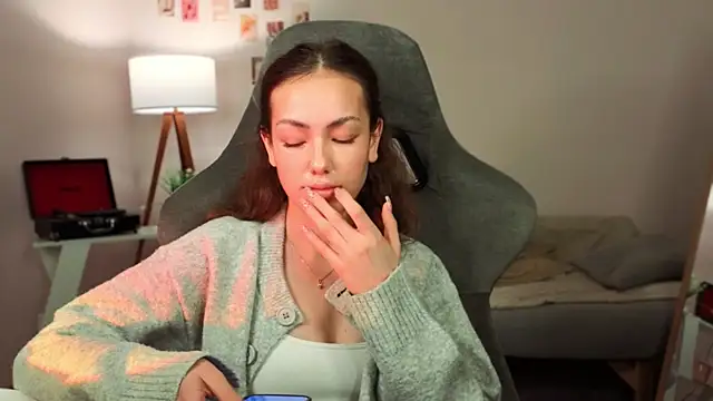 branchwithflowerss's cam snapshot