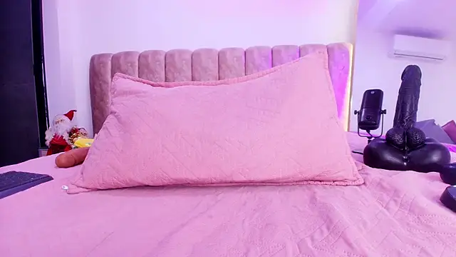 Auroraa_miller's cam snapshot