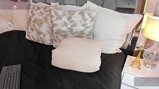 NaylaGrey's cam snapshot