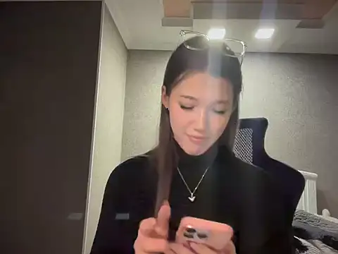 lilXdomii live sex cam