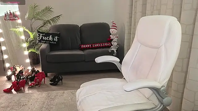 YourMarthaMayer's cam snapshot