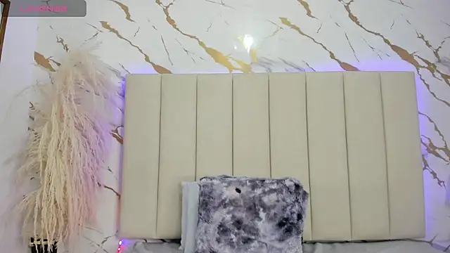 _Emma_whiitee_'s cam snapshot