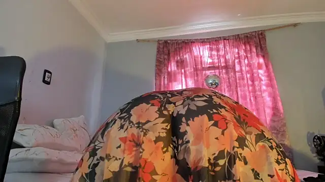 Pamela_Squirtt's cam snapshot