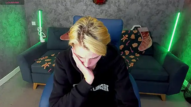 RoxyFlamee's cam snapshot