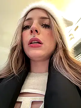 LoraaDoll's cam snapshot