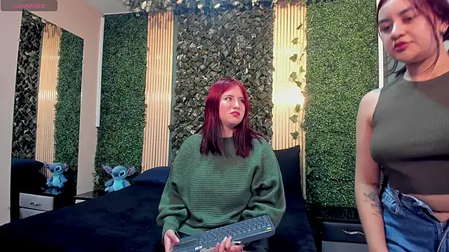 Lucy_and_Karoline's cam snapshot