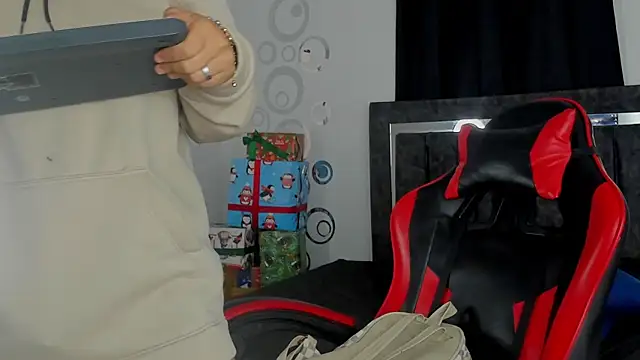 Lily_and_Lina's cam snapshot