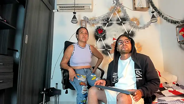 StephaniaAndRandy's cam snapshot