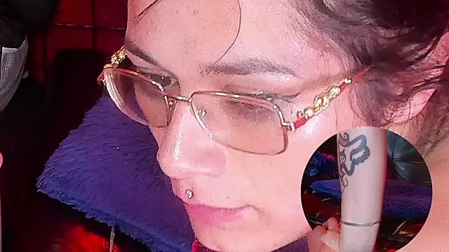 painwithoutpity's cam snapshot