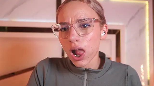 ambar_rosse25's cam snapshot