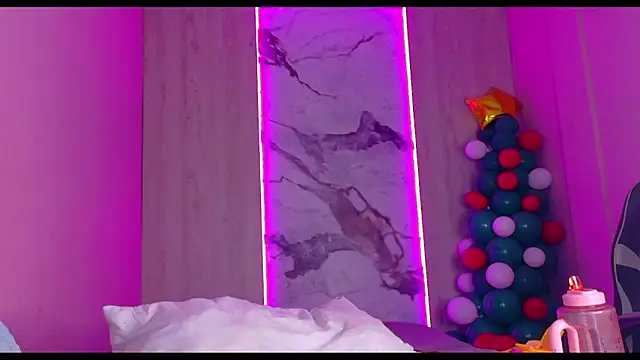 Charlotte_Love10's cam snapshot