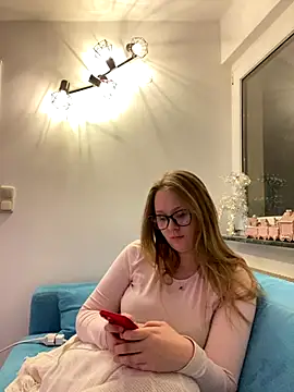 YoungJoyce's cam snapshot