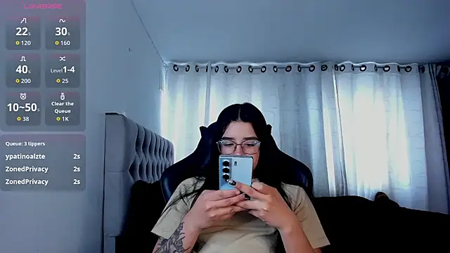 aliice_walker_'s cam snapshot