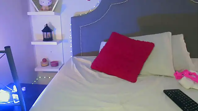 pocahontamoon's cam snapshot