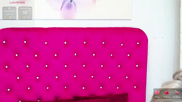 LoraDelNiro's cam snapshot