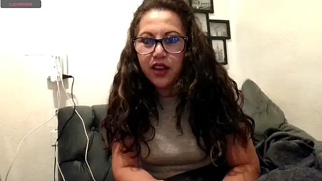 MirandaLatinaLovely's cam snapshot