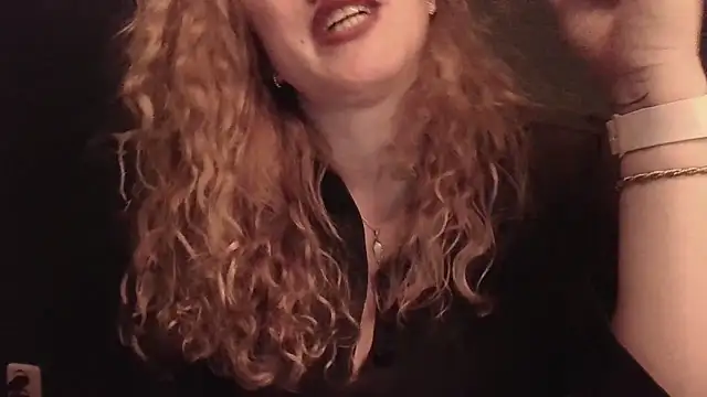 SaltyCurls's cam snapshot