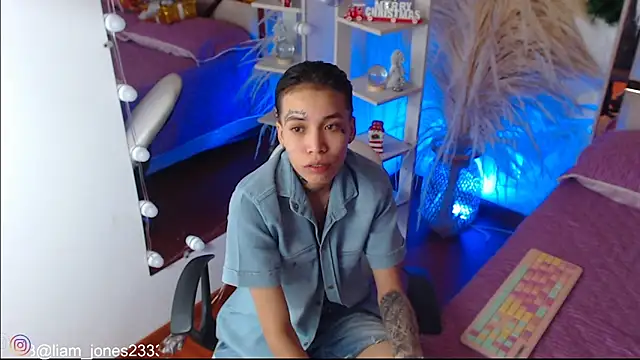 Jonesliam23's cam snapshot