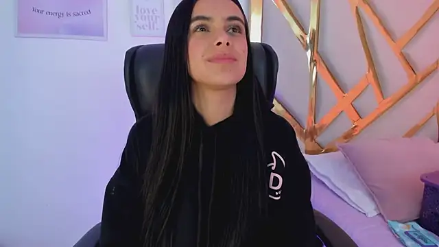 ChloeHarper_'s cam snapshot