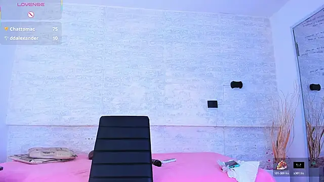 millie_brown21's cam snapshot