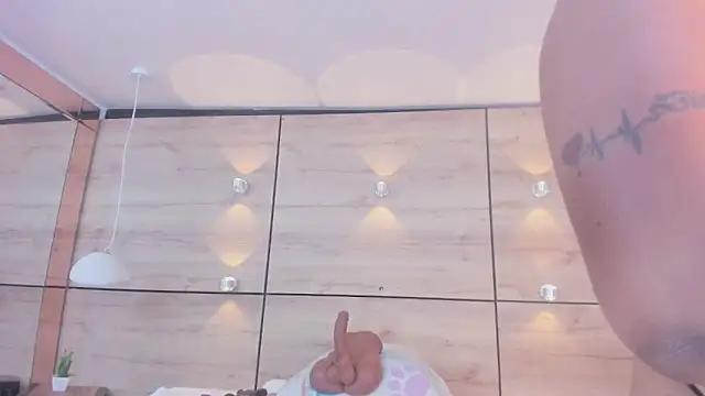 martina_touss's cam snapshot