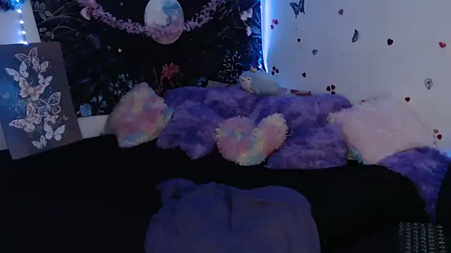 Emillyy_m's cam snapshot