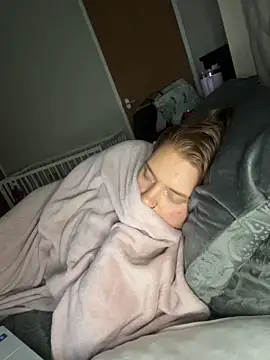 CurvyGirlMyla's cam snapshot