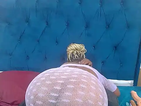 SwaziBeauty's cam snapshot