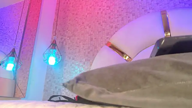 emily_dempsey's cam snapshot