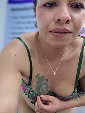 Ariana-07 live sex cam