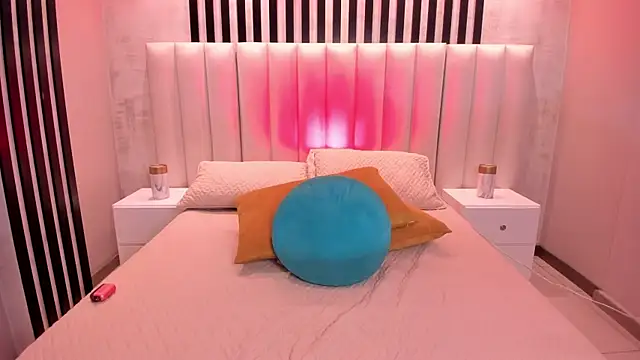 LucyWeiss_'s cam snapshot