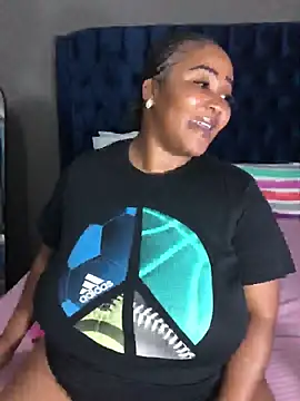 SultryBusty's cam snapshot