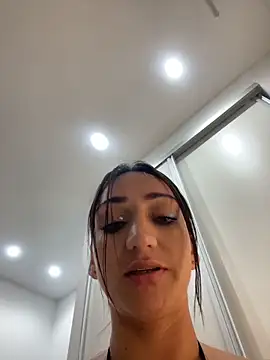 Ninabigtitied's cam snapshot