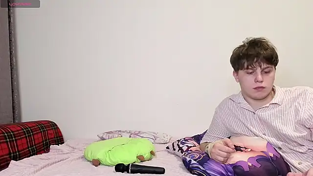 Emily_and_Ilumi's cam snapshot