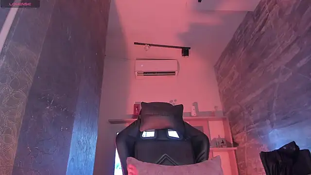 LunaBaker-1's cam snapshot