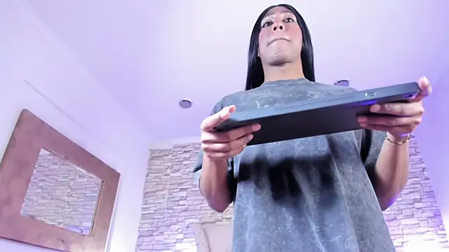 Lucia-Horny24 live sex cam