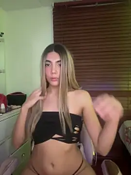 LadyCandy25's cam snapshot