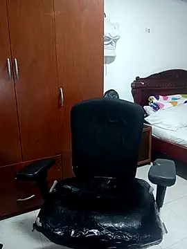 Ivy_horse_'s cam snapshot